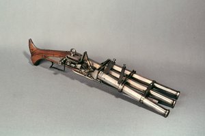 Kolmipiippuinen pistooli (puuta ja metallia)