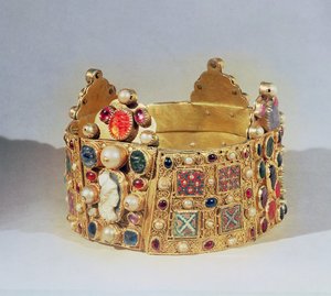 Hildesheimin kruunu (kulta ja jalokivet)