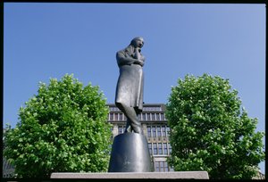 Heinrich Heinen (1797-1856) muistomerkki 1926-33 (pronssi)