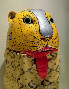 Jaguar-naamio (maalattu puu ja kangas)