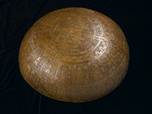 Huonekalut ja erilaiset esineet 1100- ja 1300-luvuilta