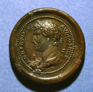 Hadrianuksen medaljonki, 117-38 (kulta)