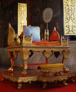 Saarnatuoli (puuta ja metallia)