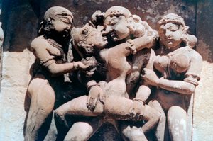 Erotic Sculpture, Khajuraho, Intia. c950-1050. 20. vuosisata