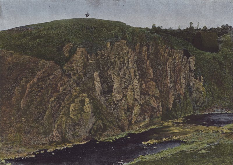 Cliffs of the Creusen (värillinen kuva) tekijältä (after) French Photographer