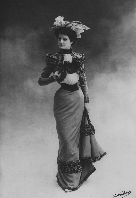 Miss Dortzal (s/w valokuva) tekijältä (after) French Photographer
