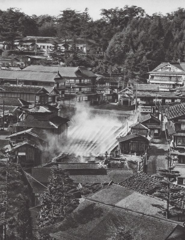Japani: Kusatsu, Rikkilähteet (s/w kuva). tekijältä Axel von Graefe