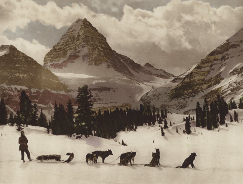 Mount Assiniboine (värikuva) tekijältä Byron Hill Harmon