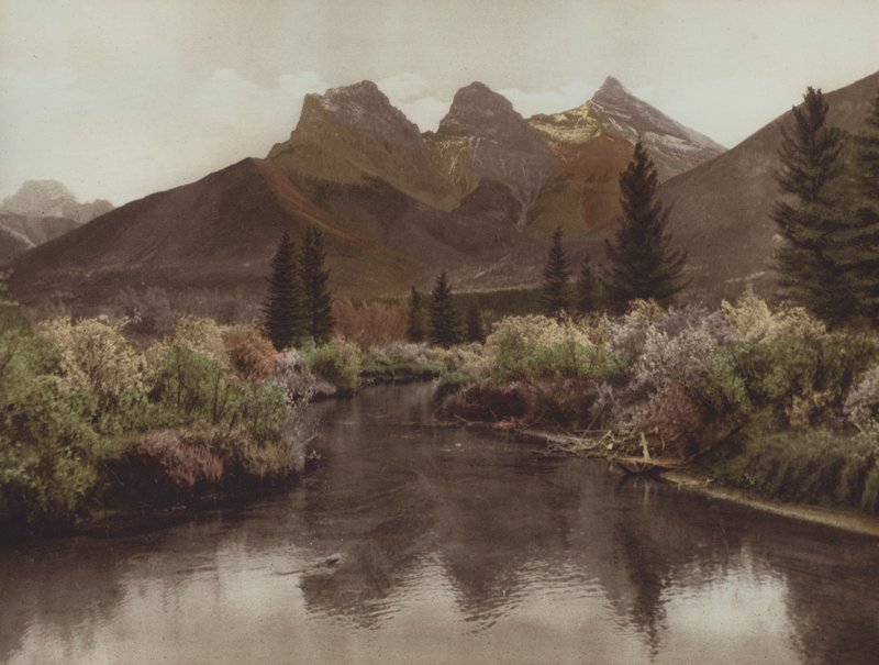 Kolme sisarta (värikuva) tekijältä Byron Hill Harmon