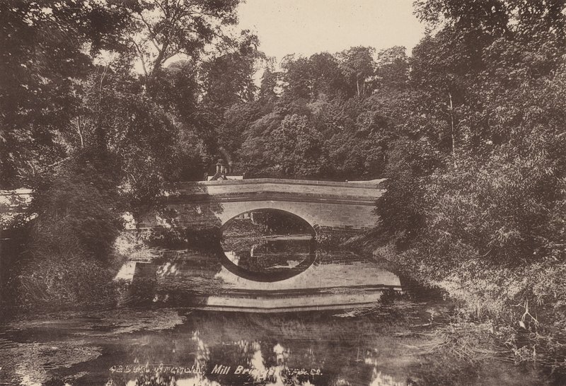 Arundel: Mill Bridge (m/w kuva) tekijältä English Photographer