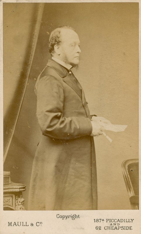 jaarli Cranbrook, Gathorne-Hardy tekijältä English Photographer