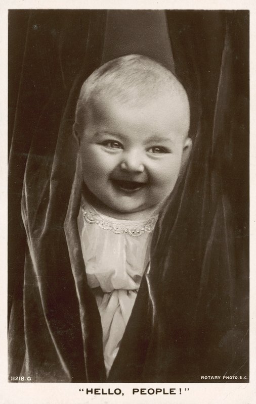 Hei ihmiset! Lapsi hymyilee tekijältä English Photographer