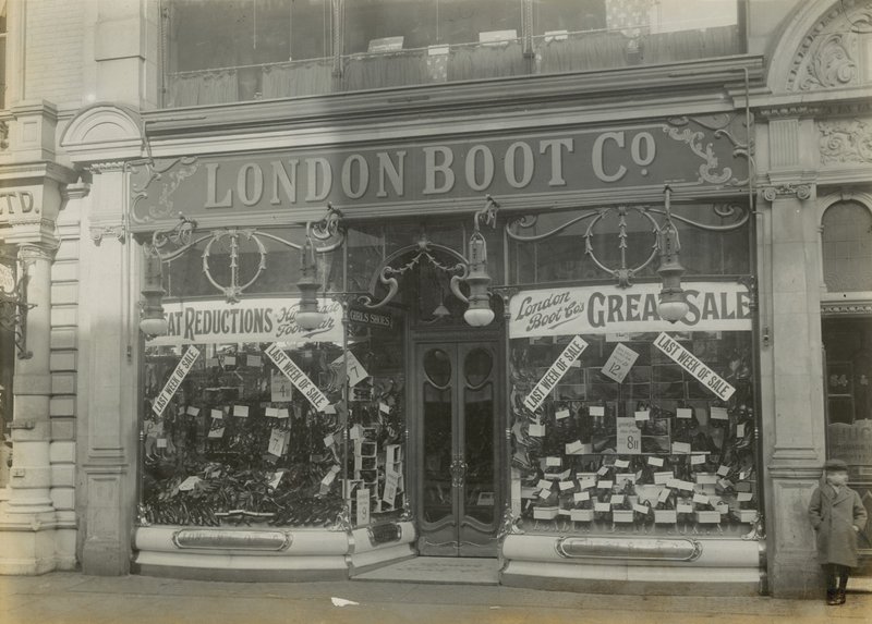 London Boot Company tekijältä English Photographer