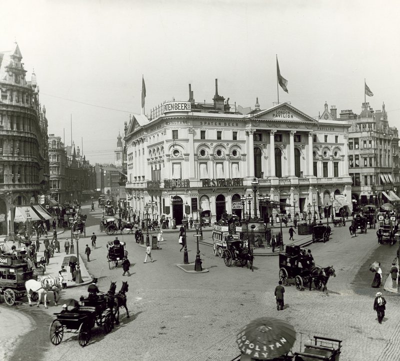 Lontoon paviljonki, Piccadilly Circus, Lontoo, n. 1900 tekijältä English Photographer