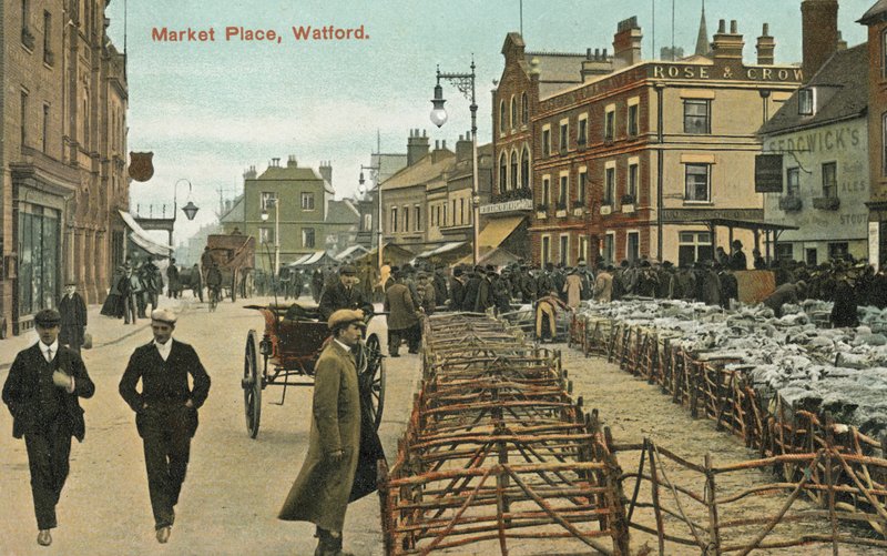 Market Place, Watford tekijältä English Photographer