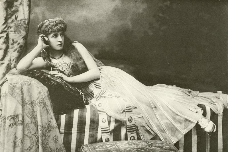 Miss Langtry hahmona Cleopatra (syväpaino) tekijältä English Photographer