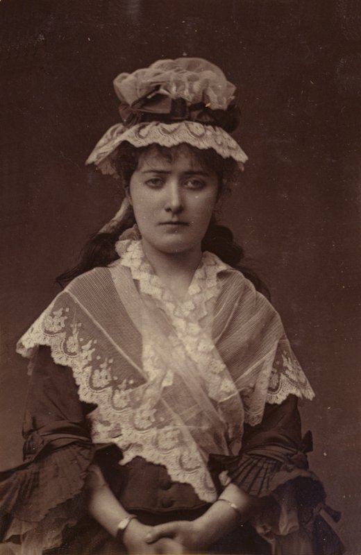 Rouva Clara Rousby tekijältä English Photographer
