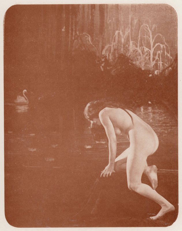 Nudistista taidetta: (s/w valokuva) tekijältä English Photographer