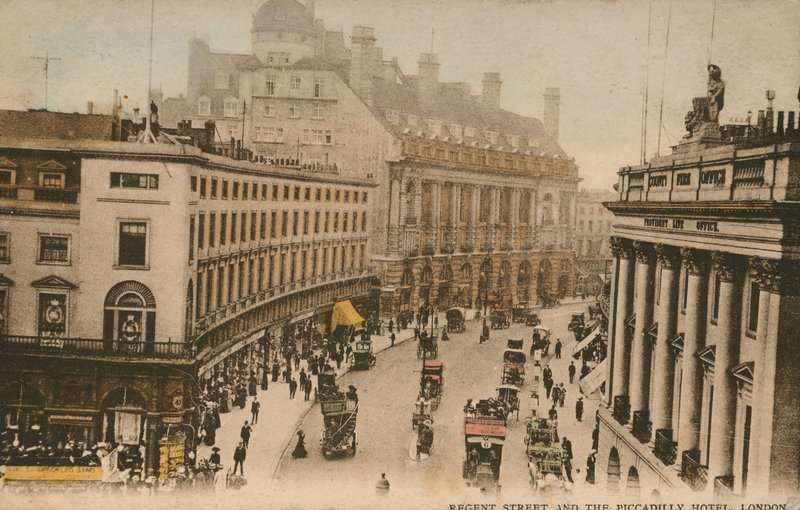 Regent Street ja Piccadilly Hotel, Lontoo tekijältä English Photographer