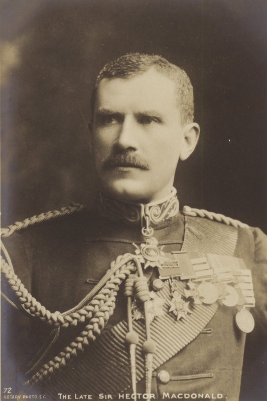 Sir Hector MacDonald tekijältä English Photographer