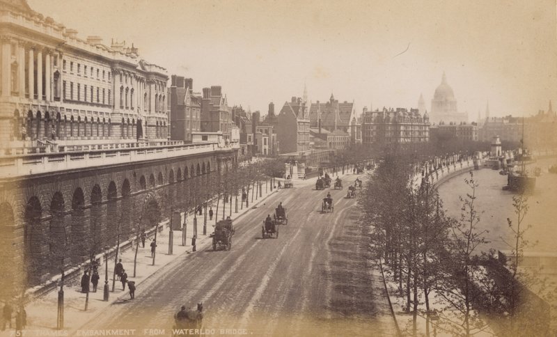 Thames Embankment Waterloon sillalta tekijältä English Photographer