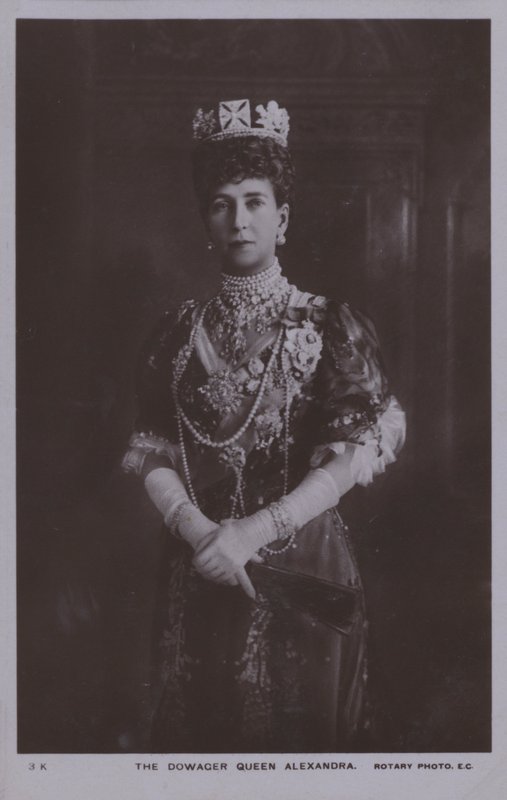 The Dowager Queen Alexandra (m/w kuva) tekijältä English Photographer