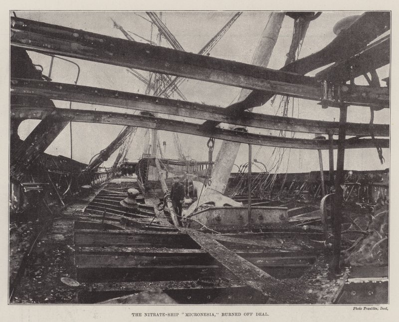 Nitrate-Ship Micronesia, paloi Dealista tekijältä English Photographer