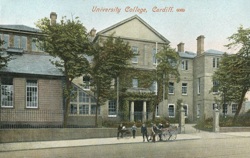 University College, Cardiff (värikuva) tekijältä English Photographer
