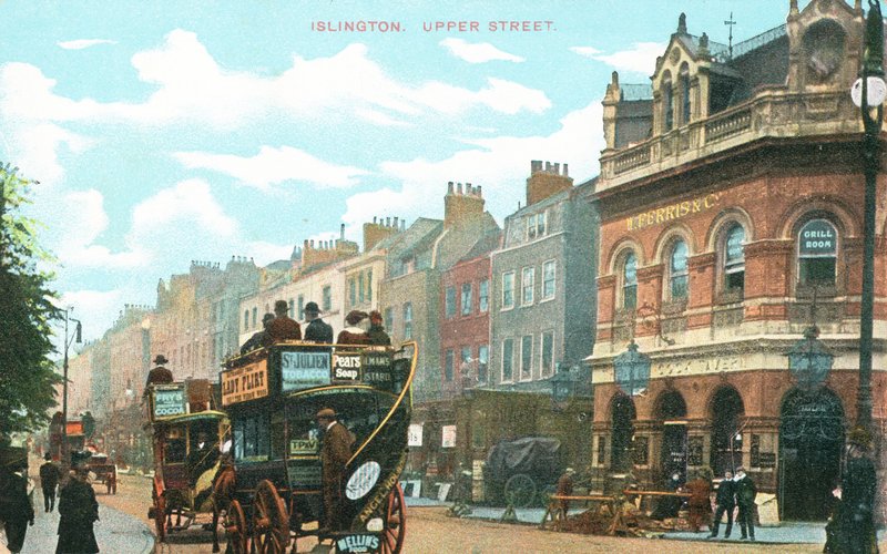 Upper Street Islingtonissa (värillinen kuva) tekijältä English Photographer