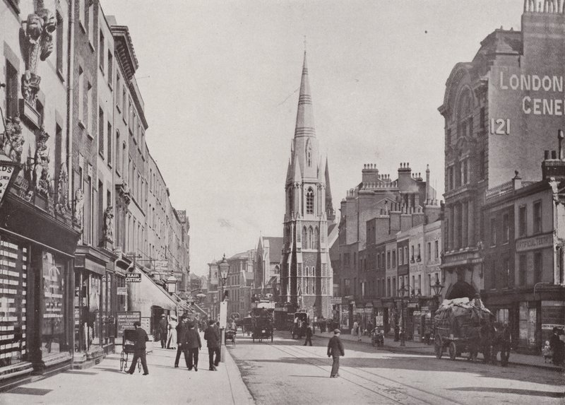 Westminster Bridge Road, jossa on Christ Church tekijältä English Photographer