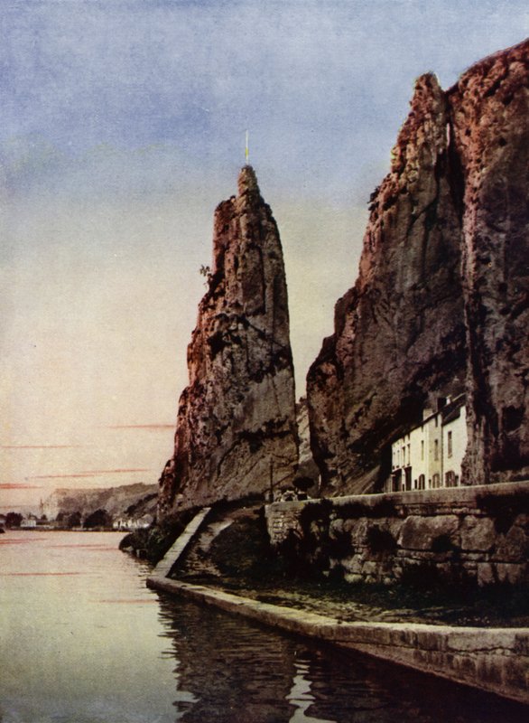 Bayardin kallio Meuse-joella (kuva) (kuva) tekijältä European Photographer