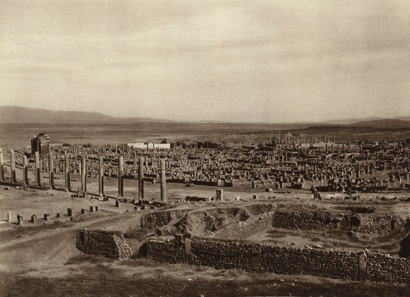 Timgad, yleisnäkymä (s/w valokuva) tekijältä European Photographer