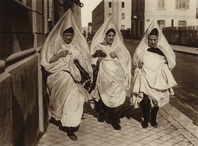 Tunis, juutalaisia naisia (s/w-kuva) tekijältä European Photographer