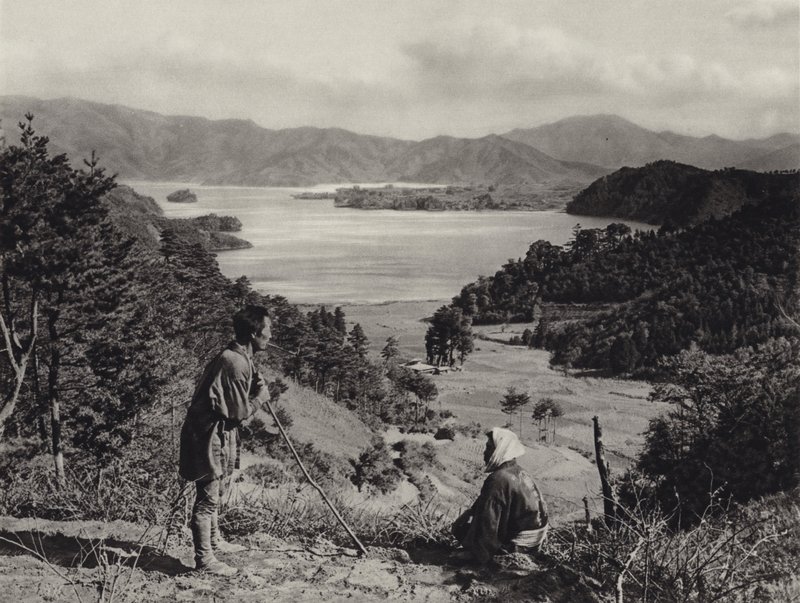 Japani 1920-luvulla: Kawaguchi-järvi (m/w kuva) tekijältä Herbert Ponting