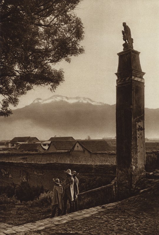 Meksiko: Amecameca ja Iztaccihuatl (s/w-kuva). tekijältä Hugo Brehme