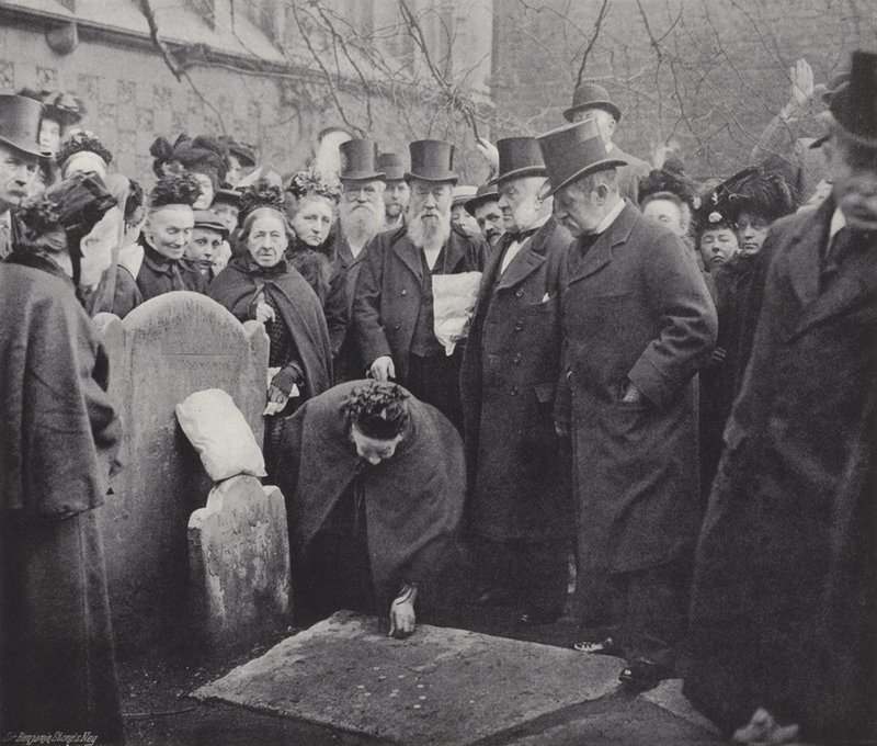 Sixpencesin hakeminen Smithfieldistä tekijältä J. Benjamin Stone