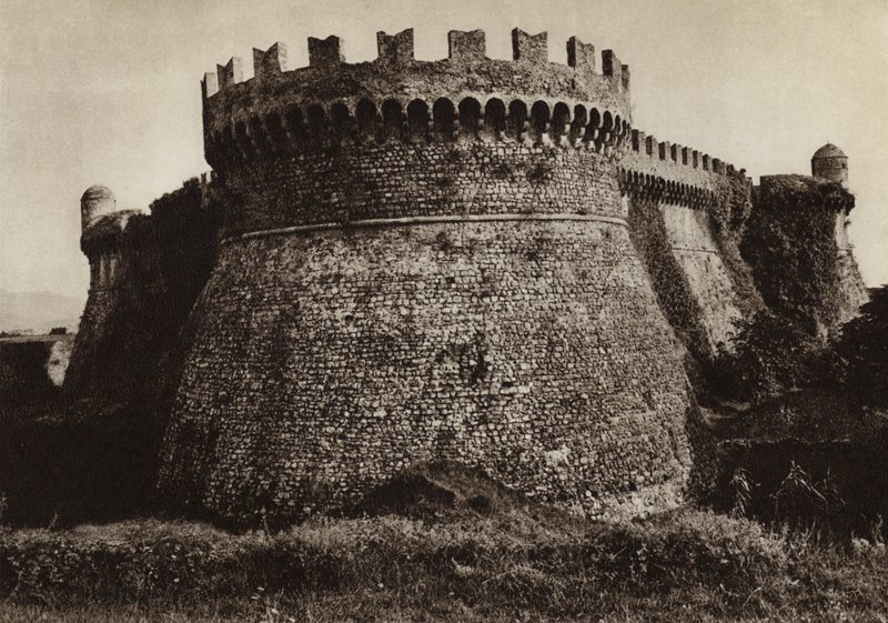 Italia: Castello Sarzanello (b/w kuva) tekijältä Kurt Hielscher