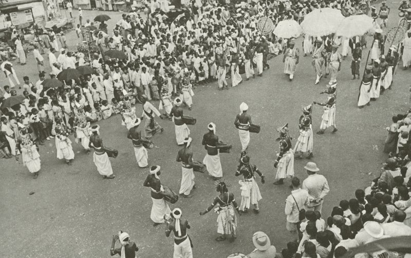 Perahera (m/w kuva) tekijältä Lionel Wendt