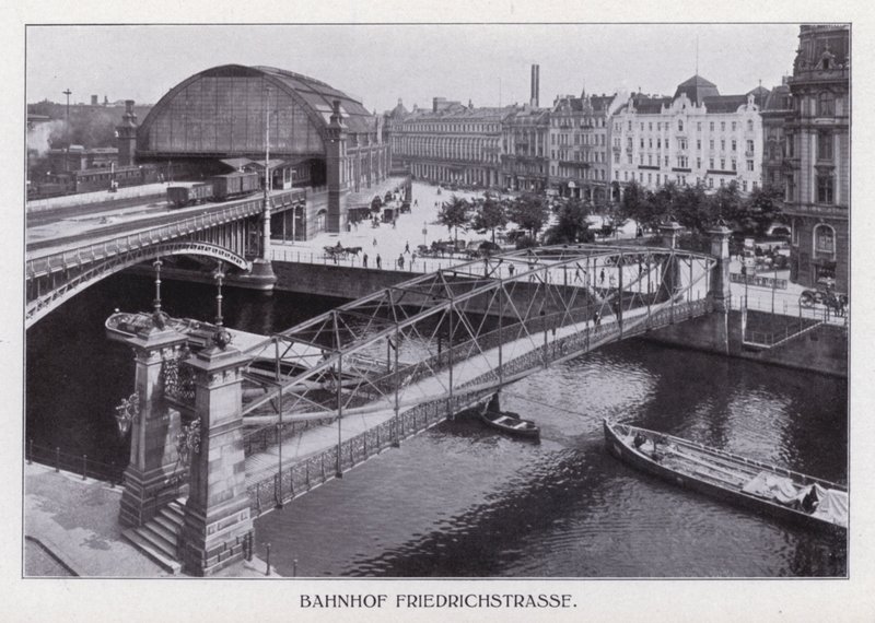 Berliini: Bahnhof Friedrichstrasse (m/w kuva) tekijältä Photographer German