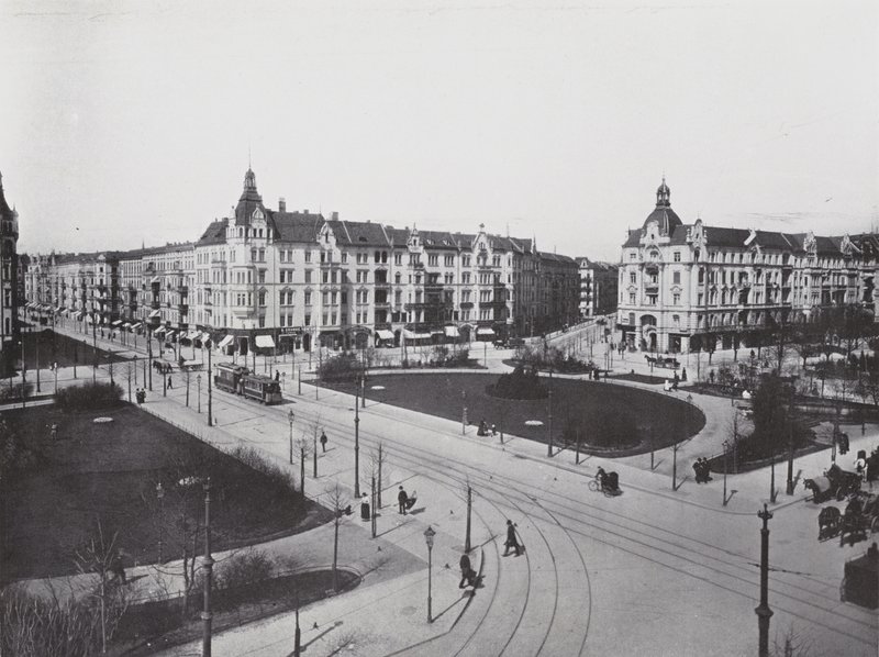 Charlottenburg, Savigny-Platz (m/w kuva) tekijältä Photographer German