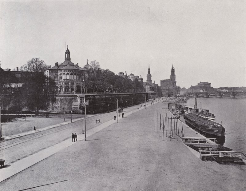 Royal Belvedere ja höyrylaivan laskeutumispaikka (m/w kuva) tekijältä Photographer German