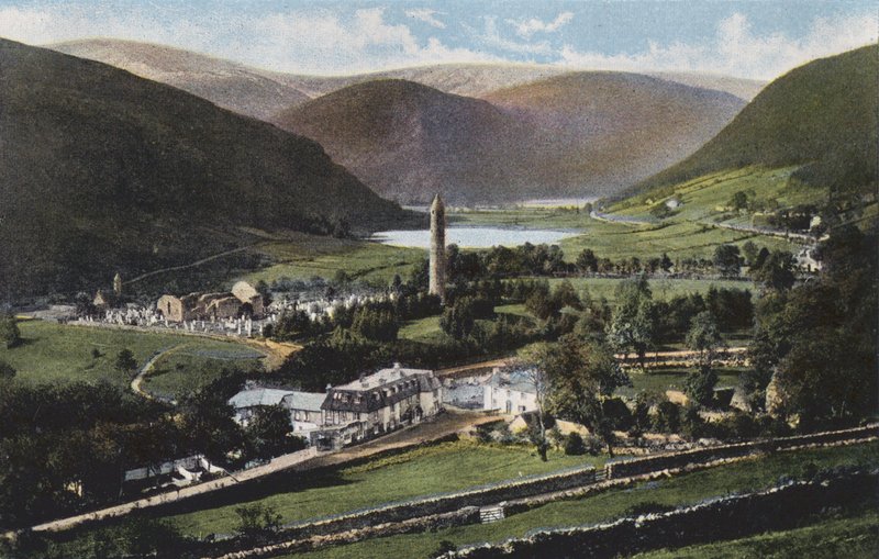 Irlanti: Glendalough, County Wicklow (värillinen valokuva) tekijältä Photographer Irish