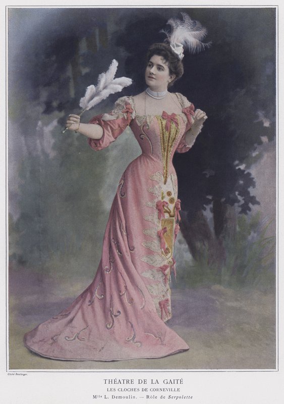 Leo Demoulin Serpolettena Les Cloches de Cornevillessä (värillinen kuva) tekijältä Reutlinger Studio
