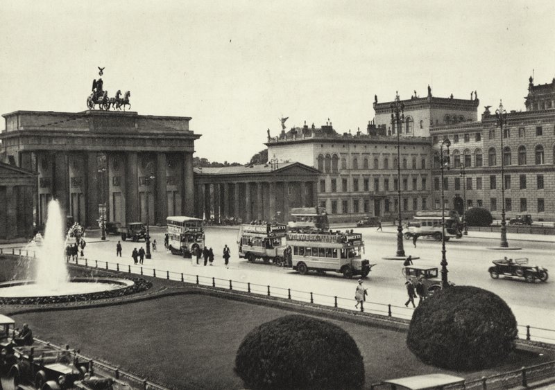 Berliini: Pariser Platz (m/w kuva) tekijältä Sasha Stone